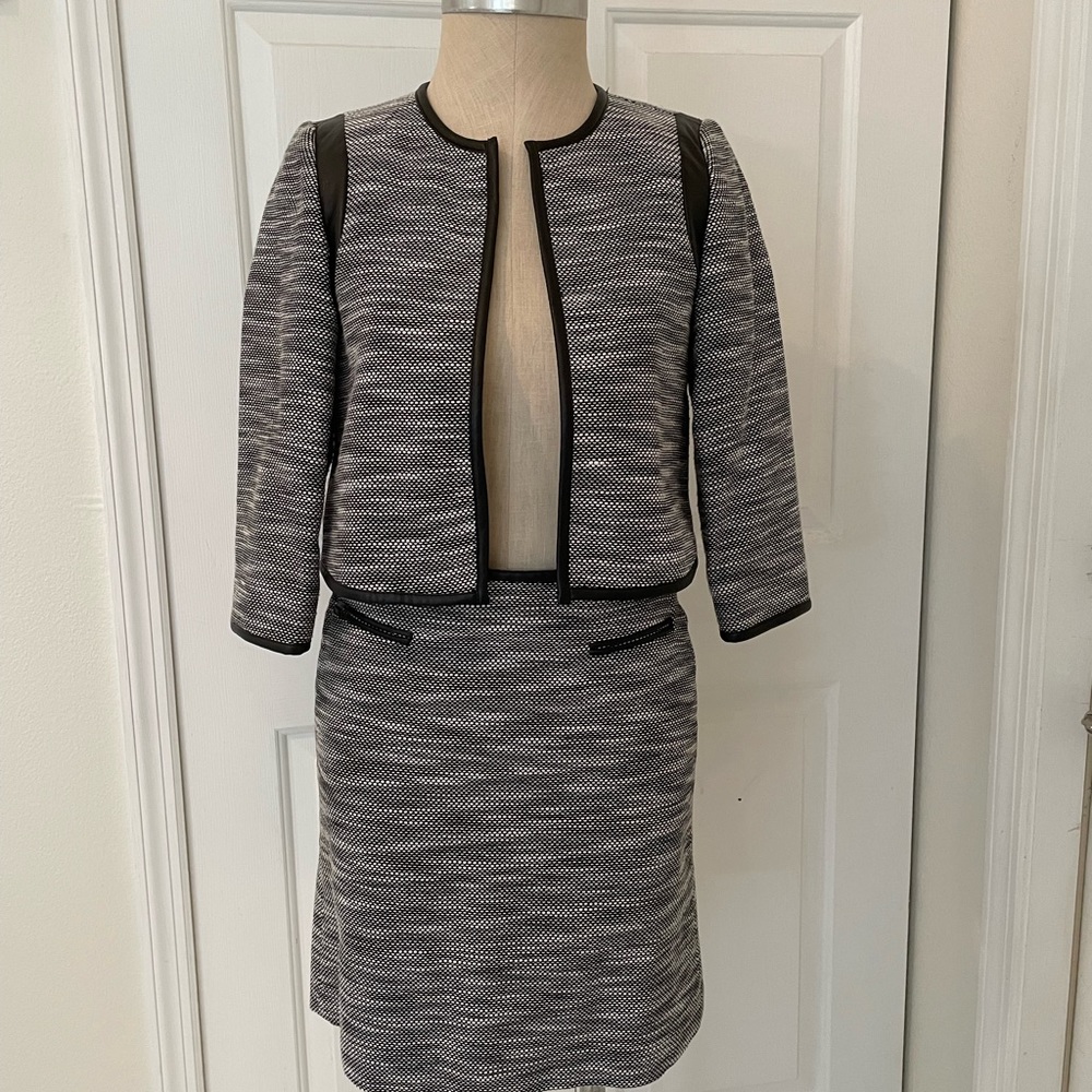 A line skirt three-quarter sleeve jacket, never goes out of style! Calvin Klein